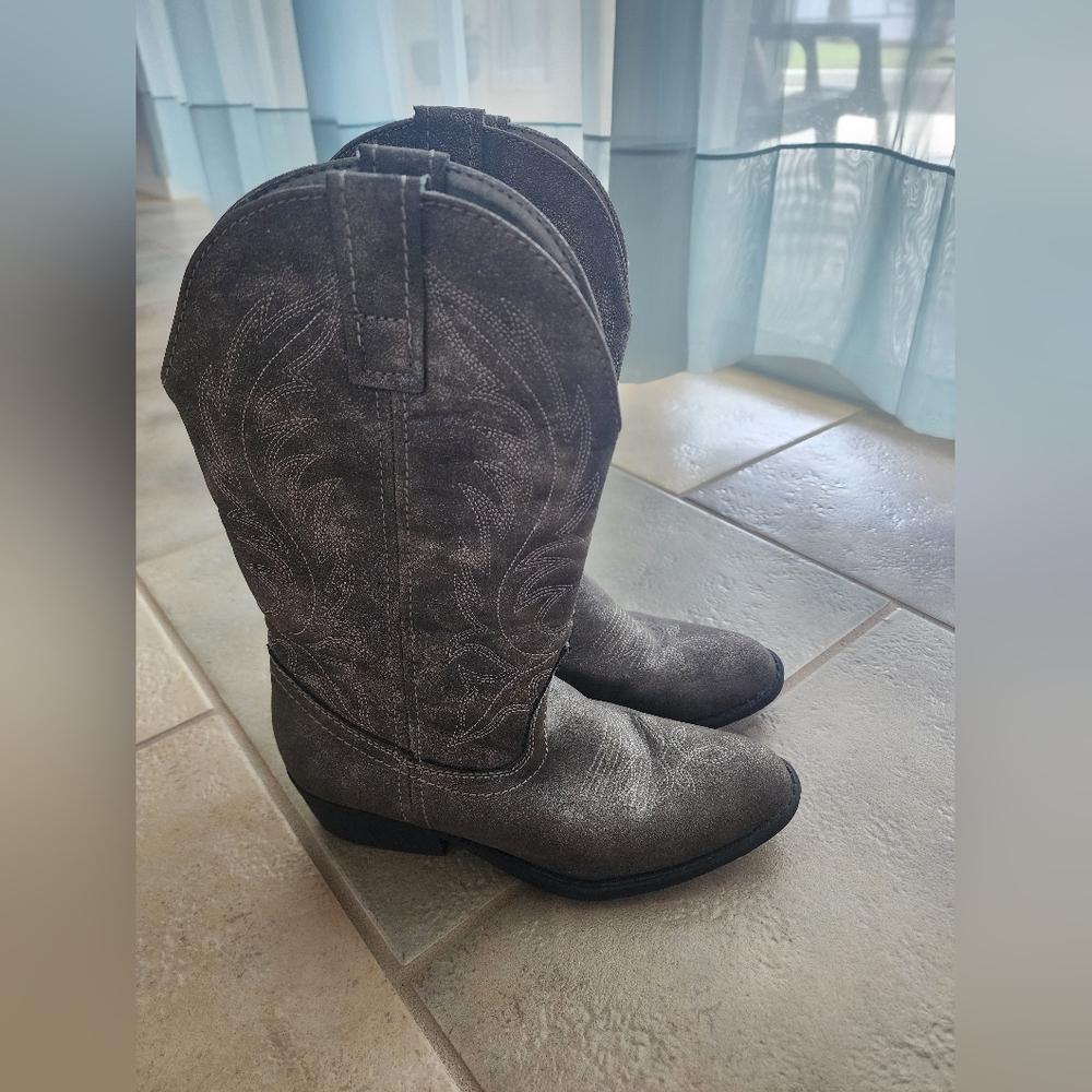 Metalic/Gray Rampage Brand Western Boots Size 6M